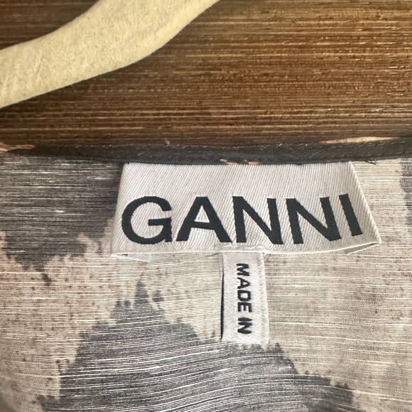 Canni one of a kind wrap around dress size 4. Great for any occasion. - Picture 3 of 3